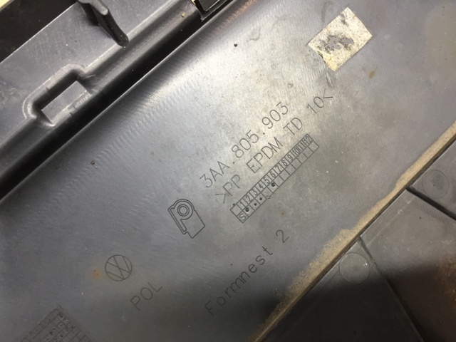 Накладка на передний бампер 3AA805903 VAG