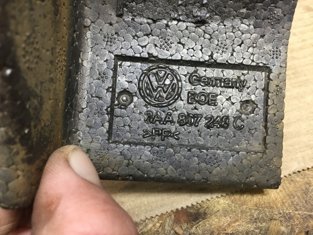 Энергопоглотитель переднего бампера 3AA807248C VAG