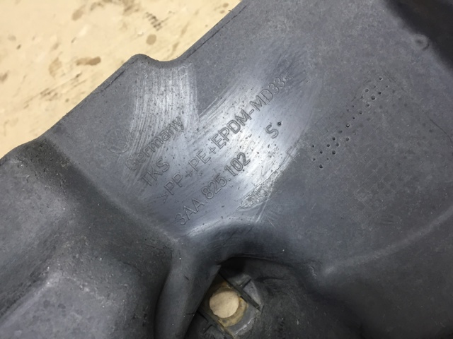 Защита днища, правая 3AA825102 VAG
