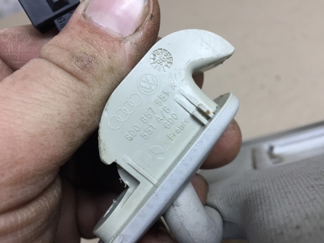 Козырек солнцезащитный автомобиля 3B0857551AM2F4 VAG