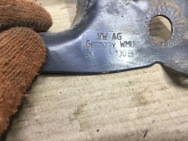 Кронштейн задней балки 3C0505130B VAG