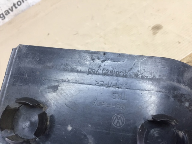 Защита днища, задняя правая 3C0825968 VAG