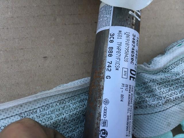 3C0880742G Шторка боковая, правая купить Сумы
