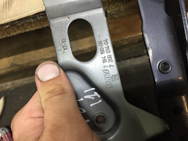 Завес капота, правый 41617291702 BMW