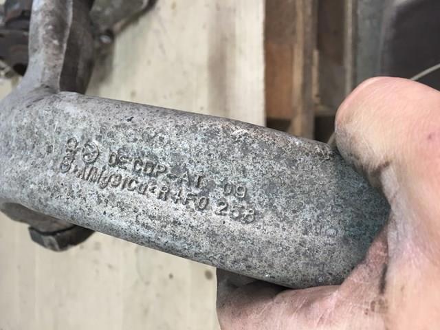 Кулак поворотный передний левый 4F0407253H VAG