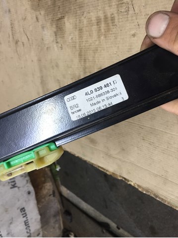 Стеклоподъемник задней левой двери 4L0839461D VAG