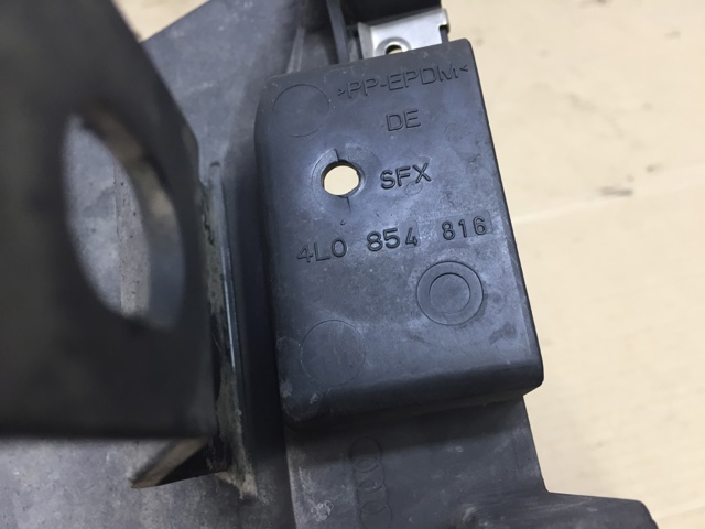 Брызговик задний, правый 4L0854816 VAG