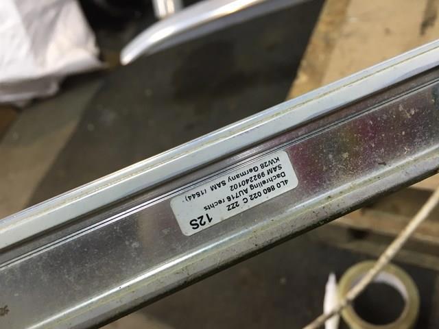 Рейлинг крыши правый 4L0860022C2ZZ VAG