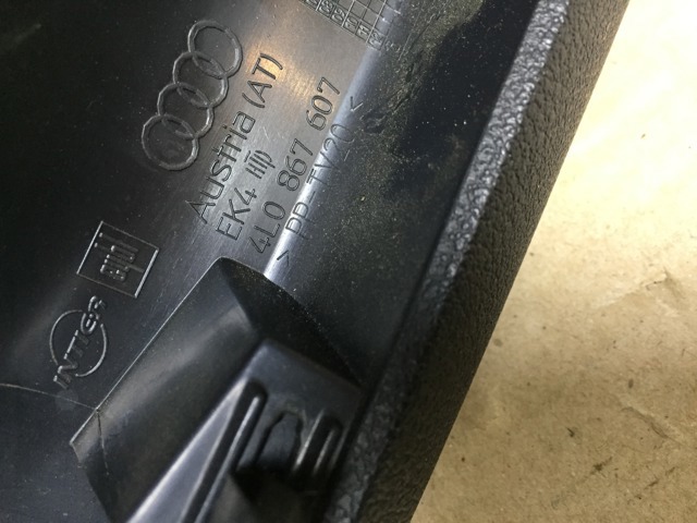 Облицовка багажника пятой двери 4L08676074PK VAG