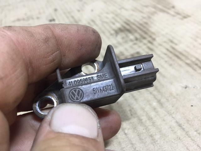 Датчик AIRBAG передний 4L0959651 VAG