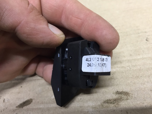 Выключатель центрального замка 4L2962108B VAG