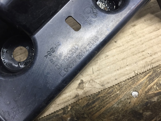 Крепление бамера правое 51127158442 BMW