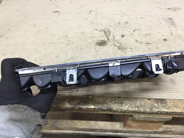 51137113733 BMW Решетка радиатора левая купить в Чернигов