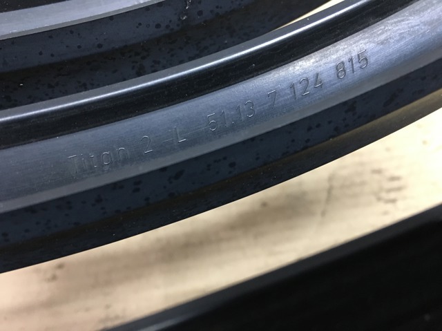 Решетка радиатора левая 51137124815 BMW