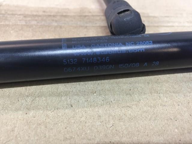 Амортизатор капота газовый 51327148346 BMW