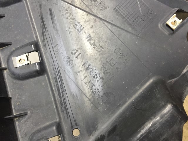 Левый передний подкрылок переднего крыла  51717169411 BMW