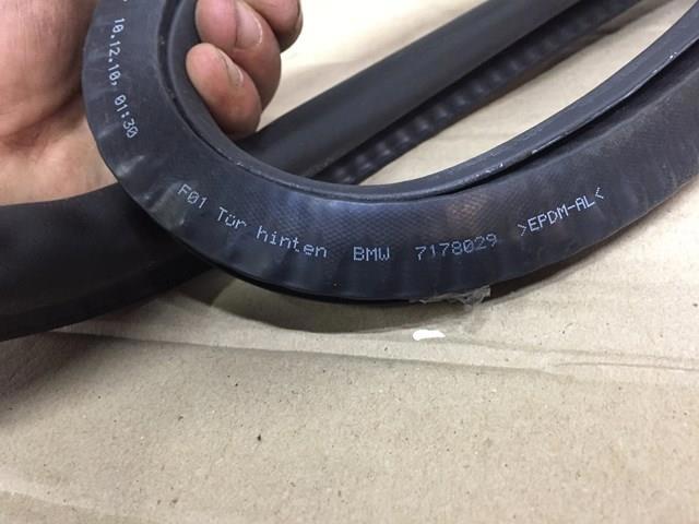 51727231334 BMW Уплотнитель двери передней левой (на кузове) купить в Николаев