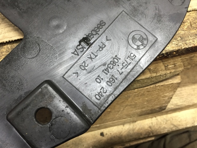 Защитный кожух рулевого механизма 51757160240 BMW
