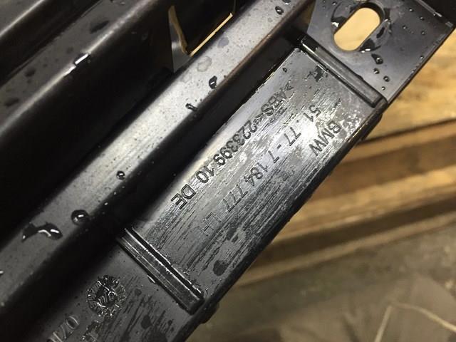 Кронштейн наружной накладки порога левой 51777184777 BMW