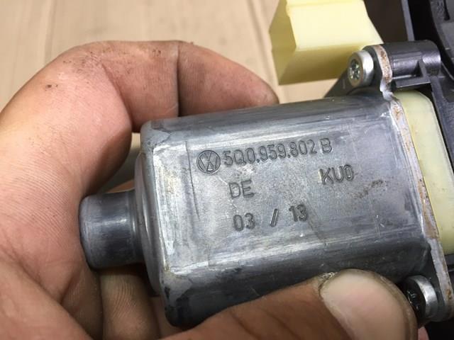 5Q0959802B Мотор стеклоподъемника двери передней правой купить Кривой Рог