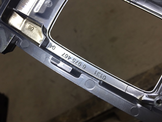 Накладка консоли рычага переключения передач АКПП 61316975467 BMW