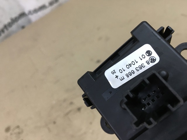 Подрулевой переключатель левый 61318363668 BMW