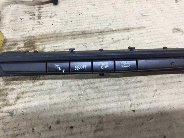 Блок кнопок центральной консоли 61319208218 BMW