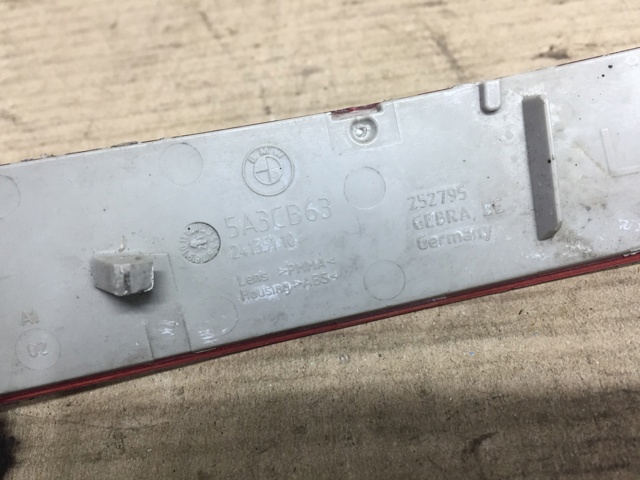 Левый отражатель заднего бампера 63147158949 BMW
