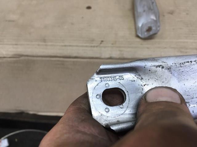 Распорка передних стоек подвески левая 7180315 BMW