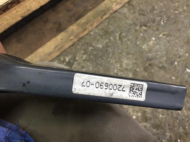 Накладка передней панели (суппорта радиатора) верхняя 7200690 BMW