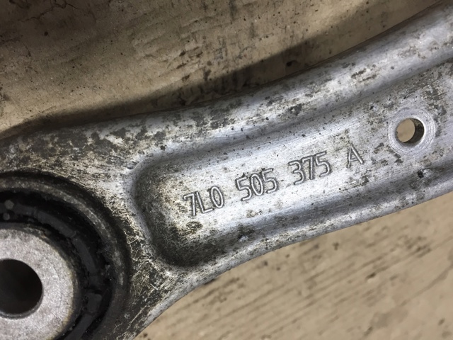 Верхний рычаг задней подвески 7L0505323A VAG