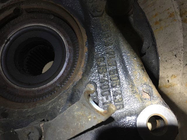 Цапфа правая 7L8505436 VAG