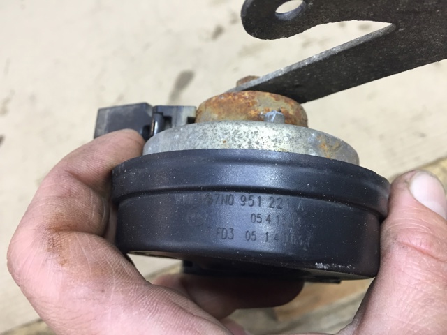 Клаксон 7N0951221A VAG