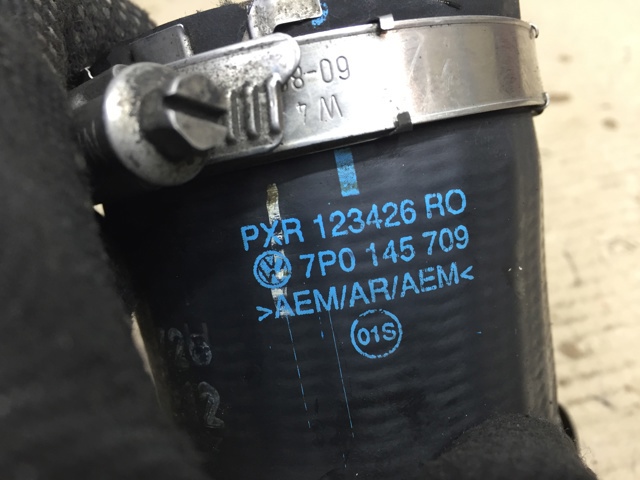 Патрубок воздушный 7P0145709 VAG