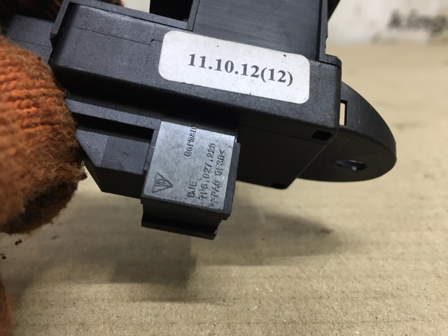 Клавиша электромеханического стояночного тормоза 7P5927225 VAG