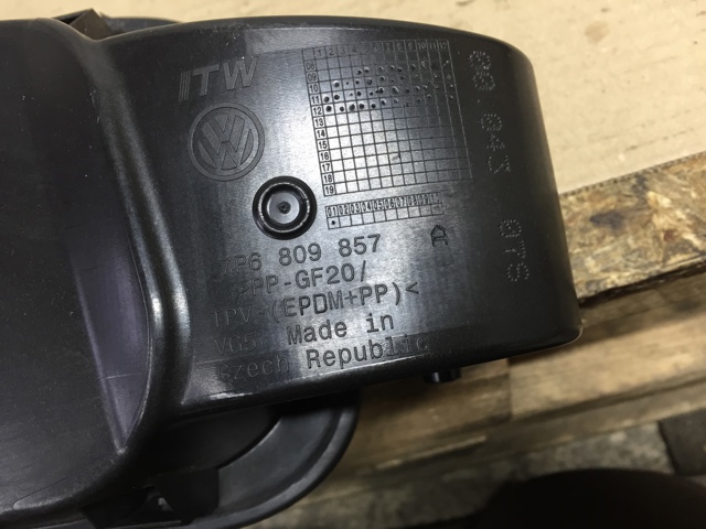 Заливная горловина бензобака 7P6809857A VAG