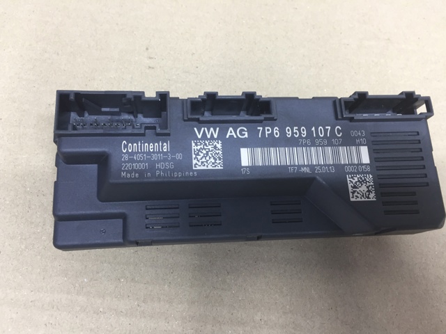 Блок управления открытия крышки багажника 7P6959107C VAG