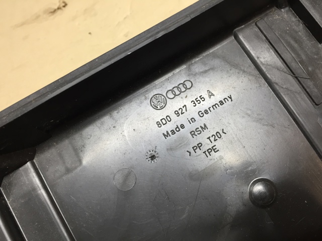 Корпус блока предохранителей 8D0927355A VAG