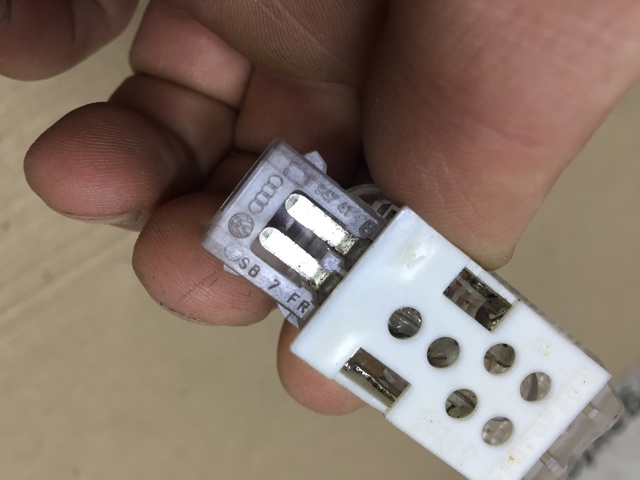 Плафон подсветки багажного отсека 8D0947415 VAG