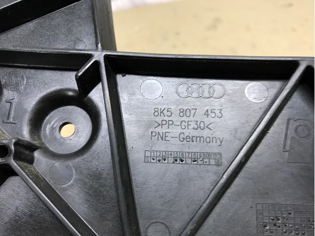 Кронштейн бампера заднего, левый 8K5807453 VAG