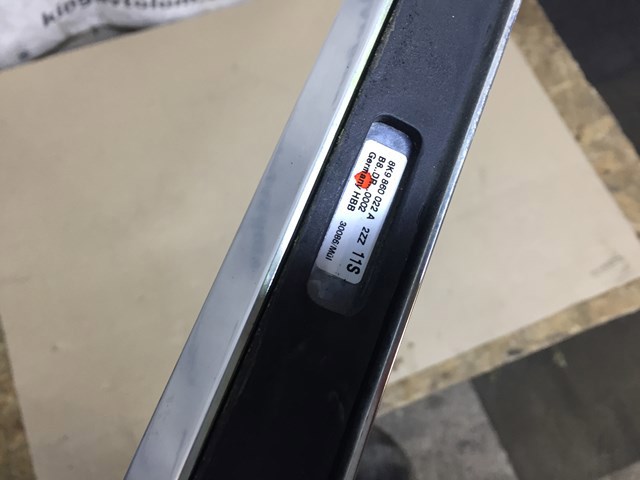 Автомобильный рейлинг на крышу правый 8K9860022A2ZZ VAG