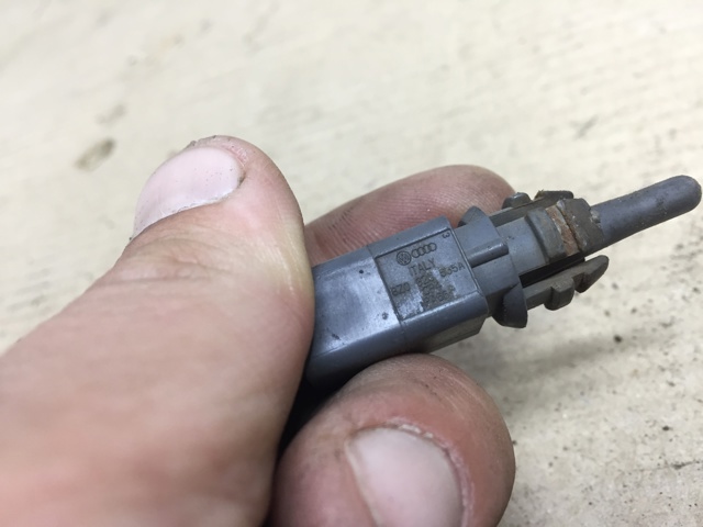 Датчик температуры окружающей среды 8Z0820535A VAG