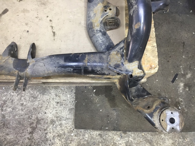 Крабобалка задней подвески 95833103100 PORSCHE