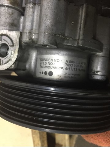 Насос гидроусилителя руля A0064664701 MERCEDES