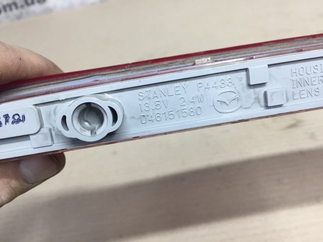 Стоп-сигнал задний дополнительный D46151580 MAZDA