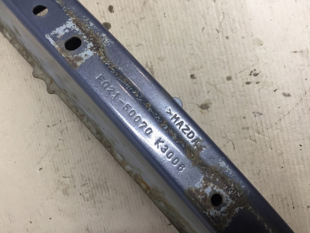 Балка бампера переднего EG2150070 MAZDA