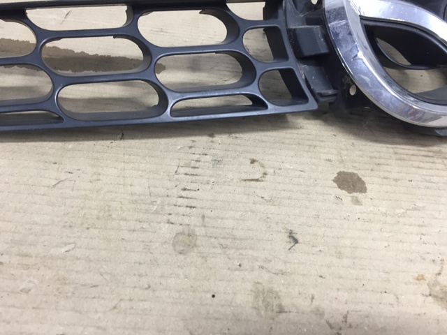 Облицовка радиатора EG2150710D MAZDA