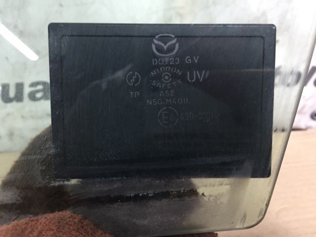 Стекла и уплотнители стекла ветрового правого/левого EG2159510 MAZDA