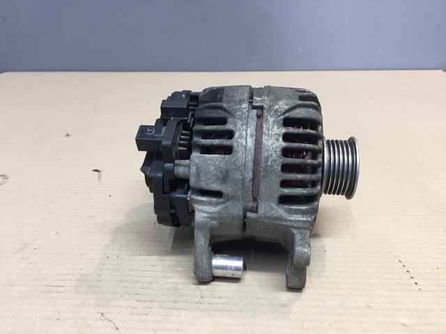 Автомобильный генератор 03C903023D VAG