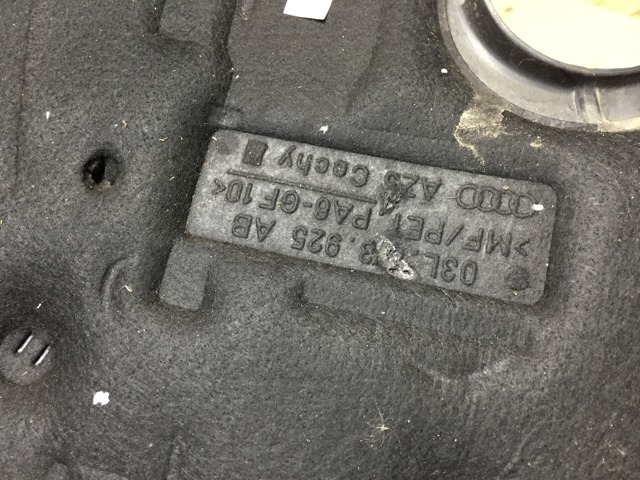 VAG 03L103925AB Крышка двигателя в наличии Днепр